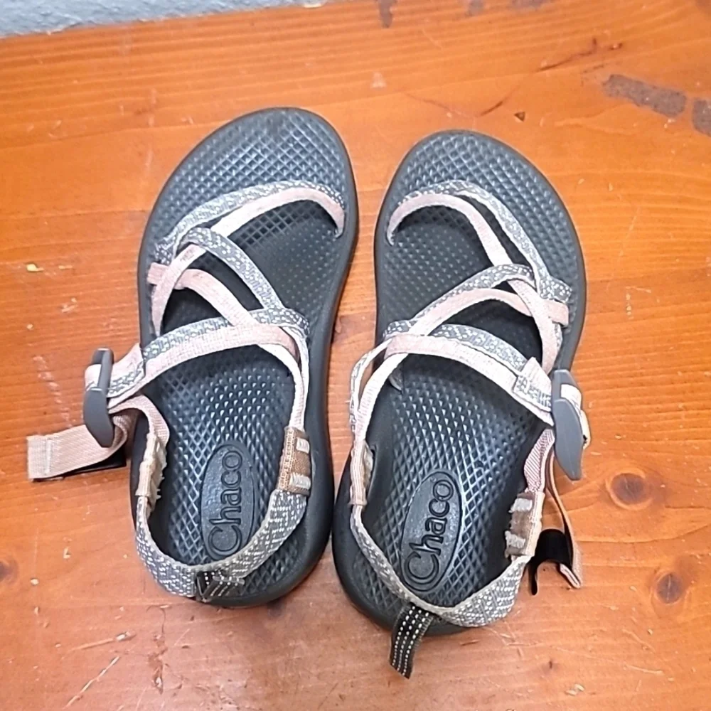 Chaco Z1 Ecotread Kids Sandals Size 2 Grey Pink Strappy Hiking‎ Water Shoes